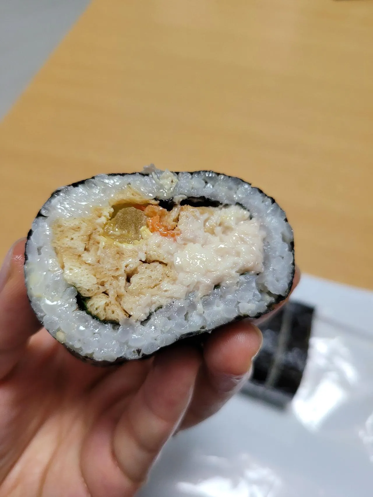 CU 비건 참치 김밥 단면 CU 비건 참치 김밥 단면